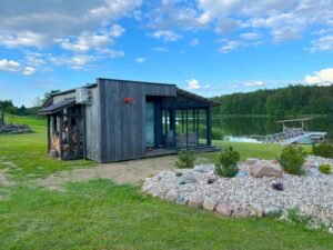 Jaukus namelis su pirtimi dviems ant Veisiejo ežero kranto - Image 2